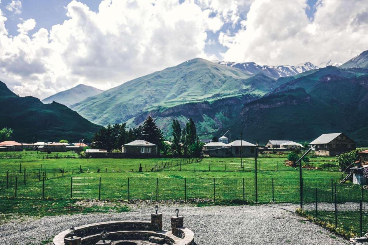 Holiday Home Kazbegi Esterno foto